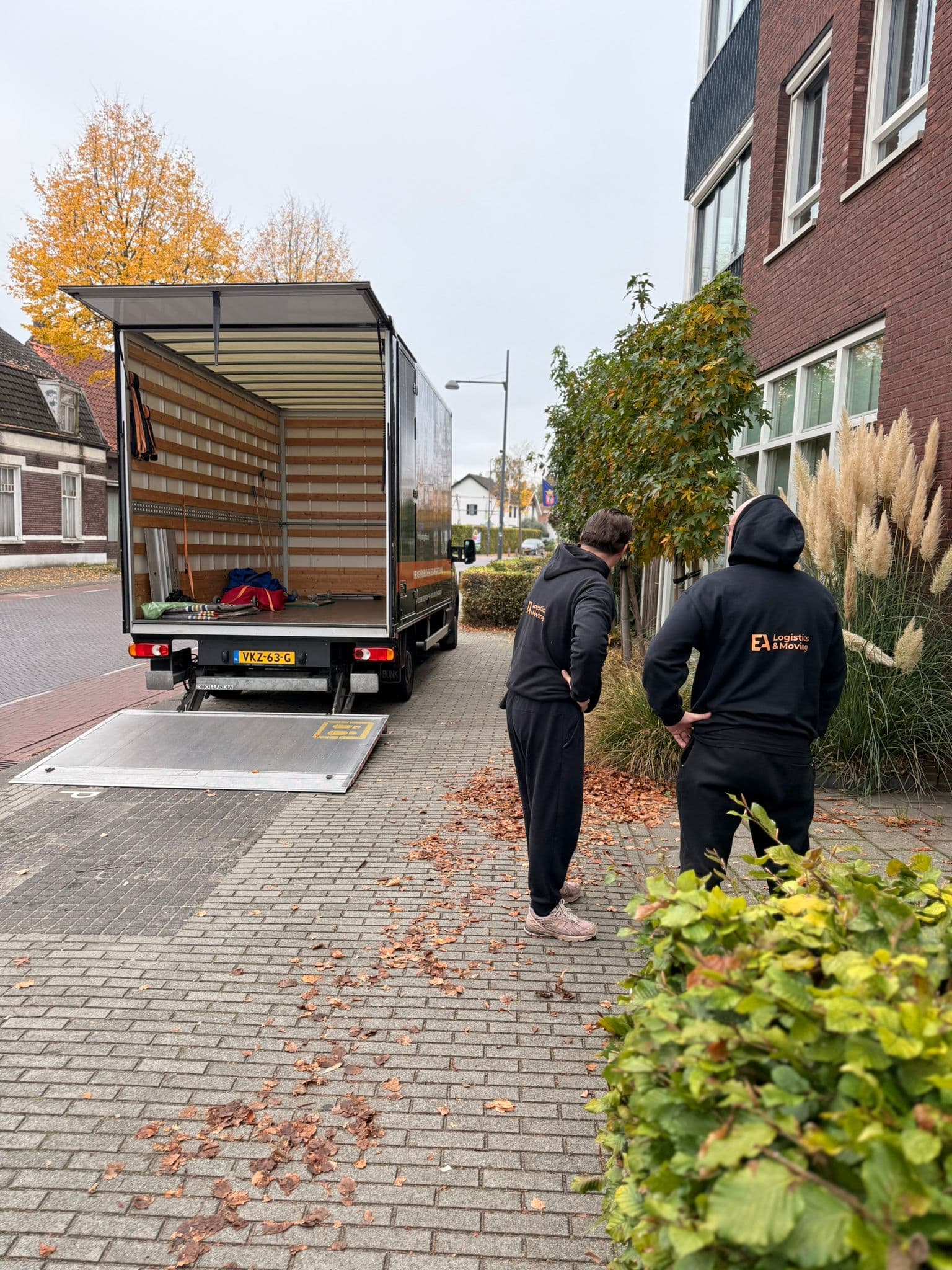 Inmeten van glazen schuifwand